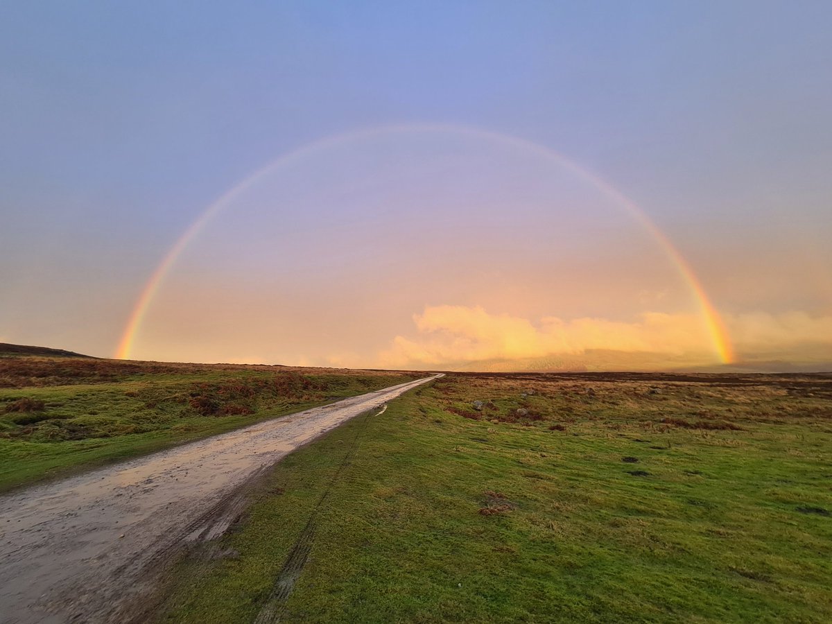 Storm Barra has been out in force today. Freezing cold, strong winds, snow, rain and hail thrown at us all today on site in the Yorkshire Dales...then it began to clear as the day came to an end and a this beauty appeared.

#iAMGEOlogy #geotechnical #geology #Tuesday #stormbarra
