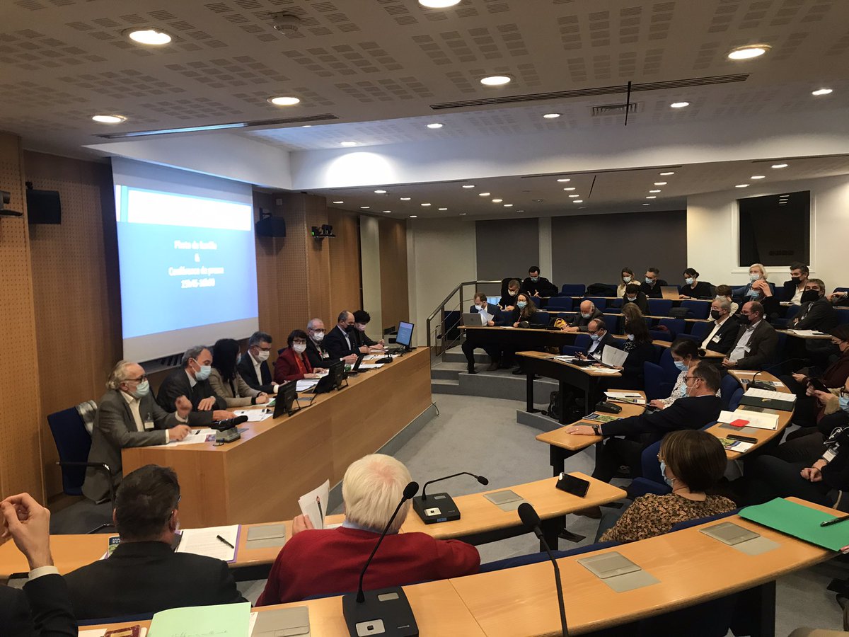 « Ns, acteurs #économiques &amp; associatifs des territoires #ruraux, nous caractérisons par notre détermination à exprimer notre fierté d’appartenir à 1communauté qui font les #ruralitésvivantes. L’activité #éco et le bien-vivre ensemble structurent nos territoires»@ChLambert_FNSEA