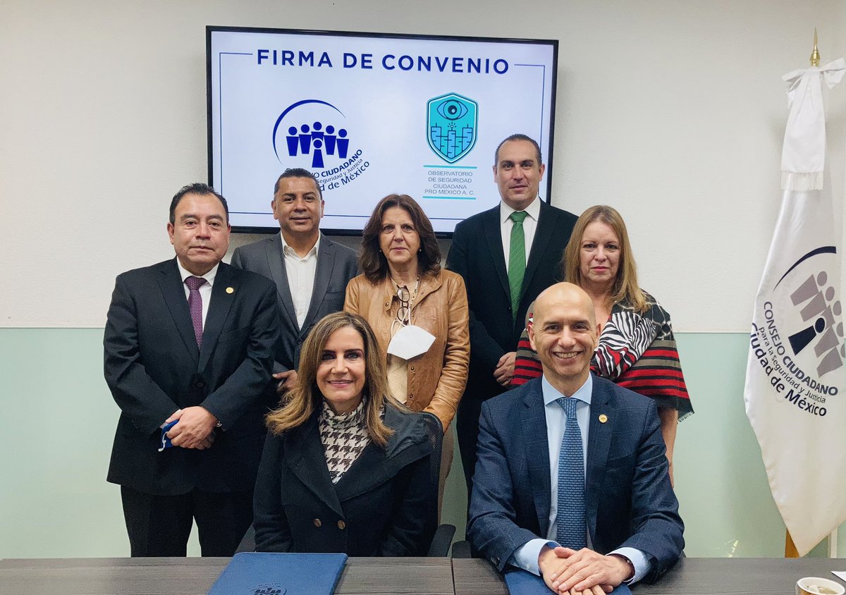 La mesa directiva del #OSC y <a href="/elconsejomx/">Consejo Ciudadano Mx</a> firmaron un convenio de colaboración entre las partes para incentivar la participación ciudadana en materia de denuncias y seguridad. Gracias <a href="/trinibelauzaran/">Trinidad Belaunzaran</a> <a href="/Humberto_Morgan/">Humberto Morgan</a> <a href="/guerrerochipres/">Dr. Salvador Guerrero Chiprés</a> @rodeleonm <a href="/Jestrellag/">Jenny Estrella</a> <a href="/Macunoriega/">Maricruz</a> <a href="/LOMMX/">Eugenia Callejas</a>