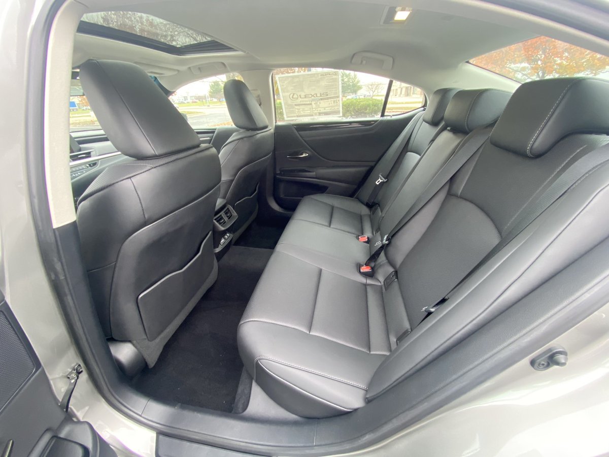 JordanLexusOM's tweet photo. 2021 ES 250 😍😍 come see us today for a test drive! https://t.co/yWudhsjy36