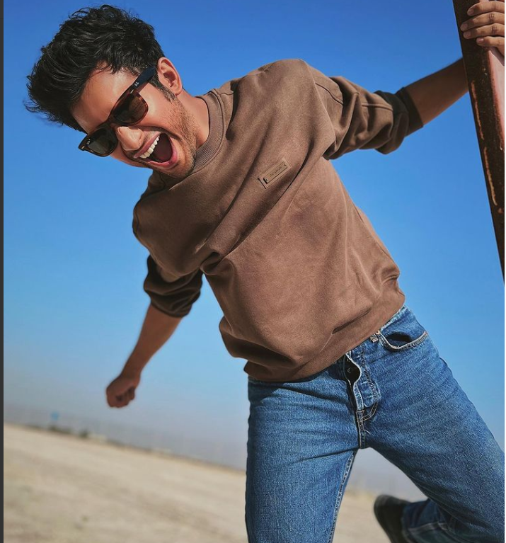 youstanrohit's tweet photo. ROOTING FOR HIS SMILE ALWAYS <3 🥺
WE LOVE YOU ROHIT
#HappyBirthdayRohitSaraf https://t.co/6tOk92Mbdx