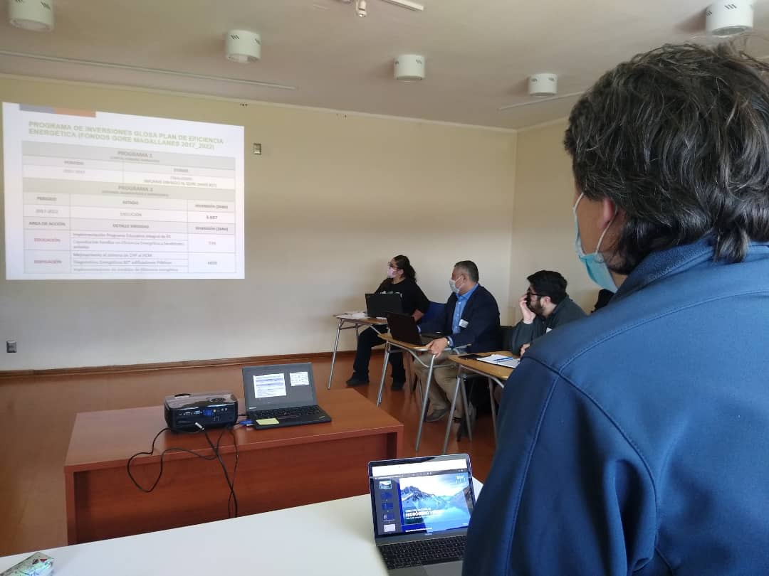 EnergiaMag's tweet photo. ✅ Desde el Centro Cultural de #PuntaArenas seguimos trabajando en la conformación del nuevo Consejo de la Sociedad Civil de Energía de Magallanes (COSOC) 2021 - 2022 ⚡ https://t.co/EZScE5sDgt