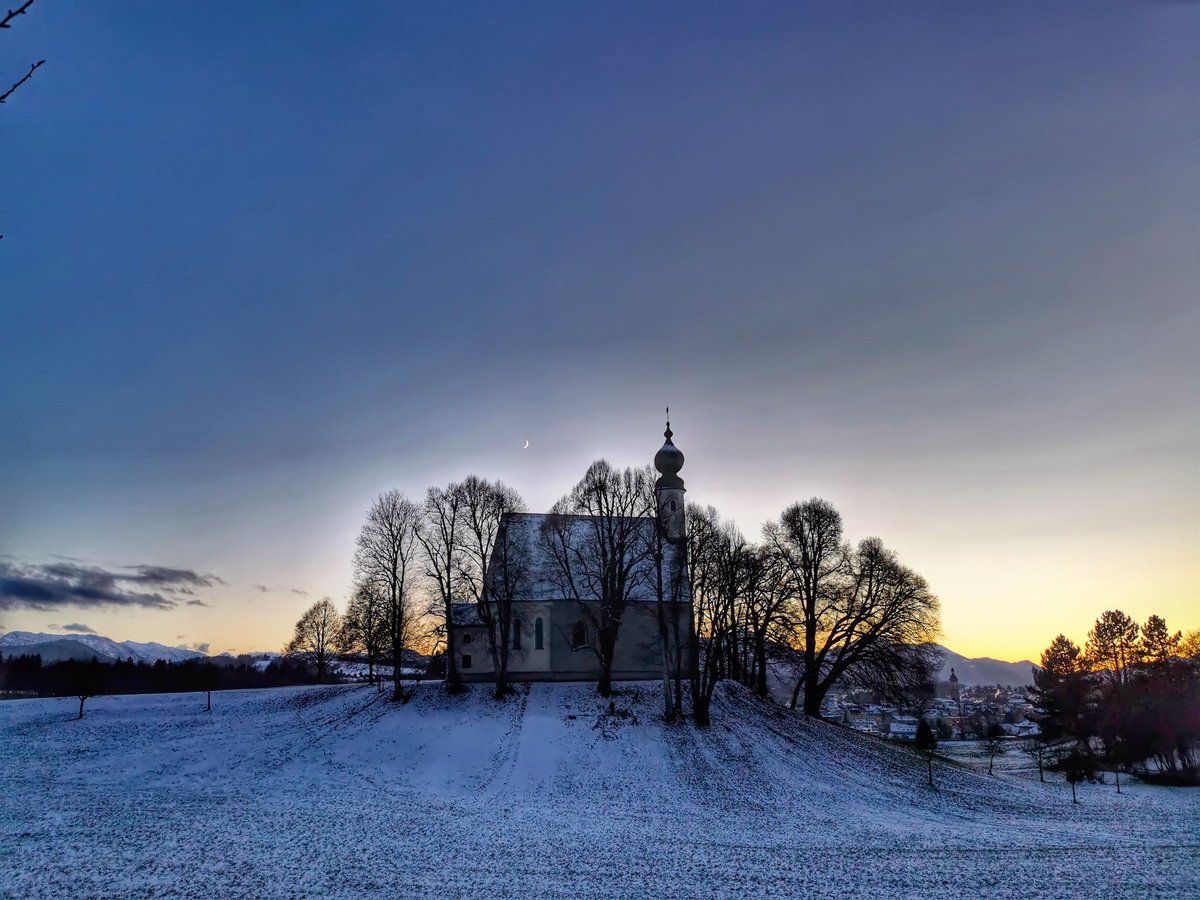 Chiemgauseiten's tweet photo. Abendstimmung am Ettendorfer Kircherl https://t.co/CMNT3j26vD
