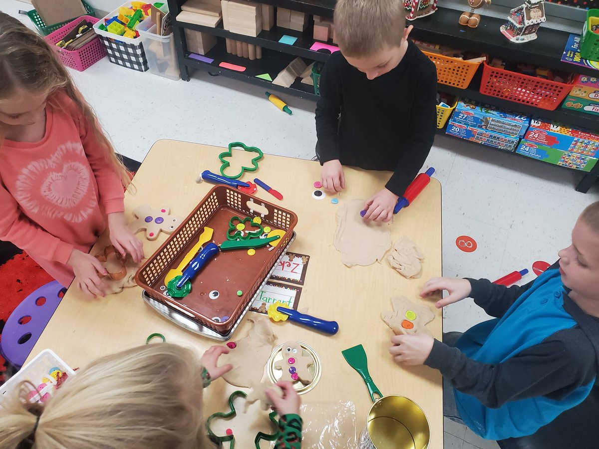 Gingerbread Tinkering! <a href="/NSDCarver/">Carver Elementary</a> #tweetingtuesday