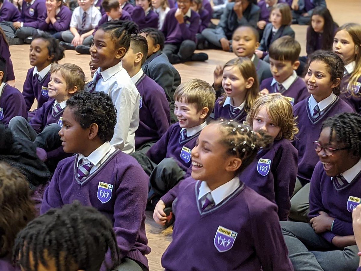 HPA_Philip_Lane's tweet image. We were delighted to have a visit today from some WONDERFUL actors who brought the joy of panto directly to #HPAPL - given restrictions that have hampered theatre 🎭 and performance over the last 2 years. #shesbehindyou @HarrisFed