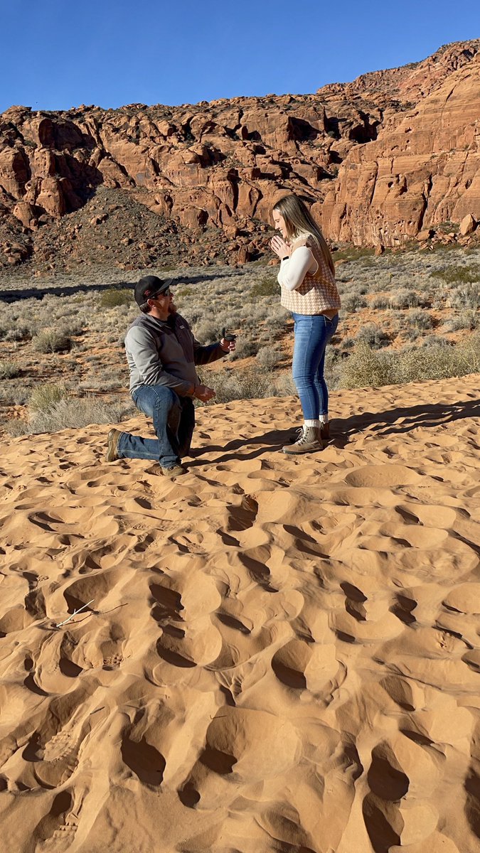 AMElyse_'s tweet photo. The best weekend.. got to watch my girl get married and got engaged ❤️💍 https://t.co/qXI5XzoR1d