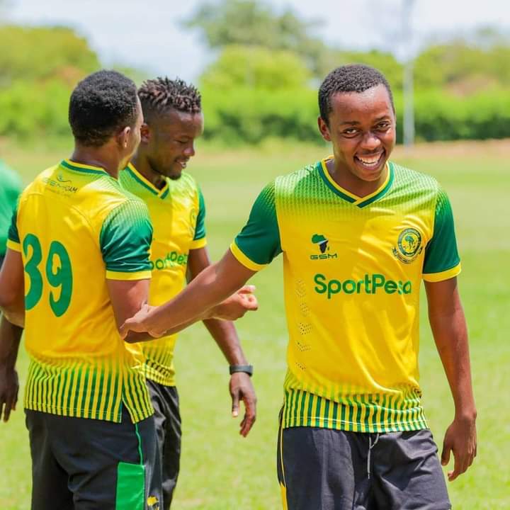 Simba_Na_Yanga's tweet photo. Zoezi bado linaendelea pande zote mbili ⚽🏃
#CheeflonSports🔥 https://t.co/LAPRT96jux