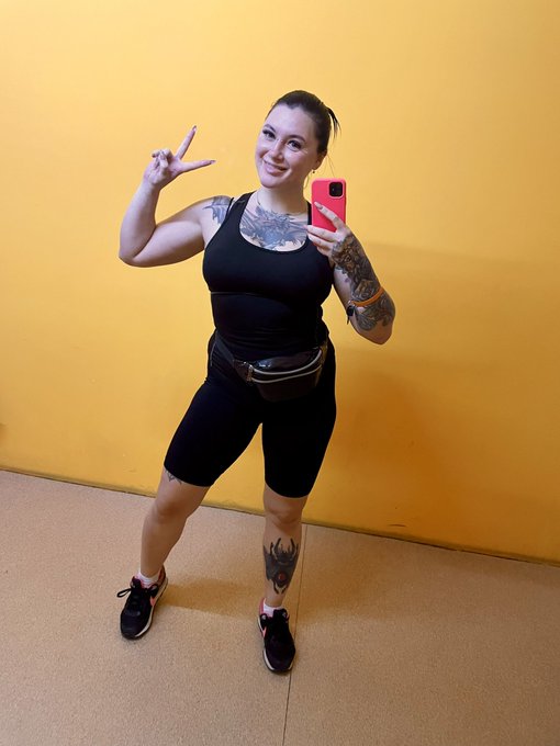 💪💪💪Поменяла стиль тренировок на круговые,пока мне тяжко,давление в шоке,но водичка выходит хорошо.Надеюсь<a href="/tag/%D0%B6%D0%B8%D1%80%D0%BE%D1%81%D0%B6%D0%B8%D0%B3%D0%B0%D0%BD%D0%B8%D0%B5"class="tags"><span>#жиросжигание</span></a><a href="/tag/%D0%B1%D0%BE%D0%BB%D1%8C%D1%88%D0%B0%D1%8F%D0%BF%D0%BE%D0%BF%D0%B0"class="tags"><span>#большаяпопа</span></a><a href="/tag/%D1%82%D1%80%D0%B5%D0%BD%D0%B8%D1%80%D0%BE%D0%B2%D0%BA%D0%B8"class="tags"><span>#тренировки</span></a><a href="/tag/%D0%BA%D1%80%D1%83%D0%B3%D0%BE"class="tags"><span>#круго</span></a>