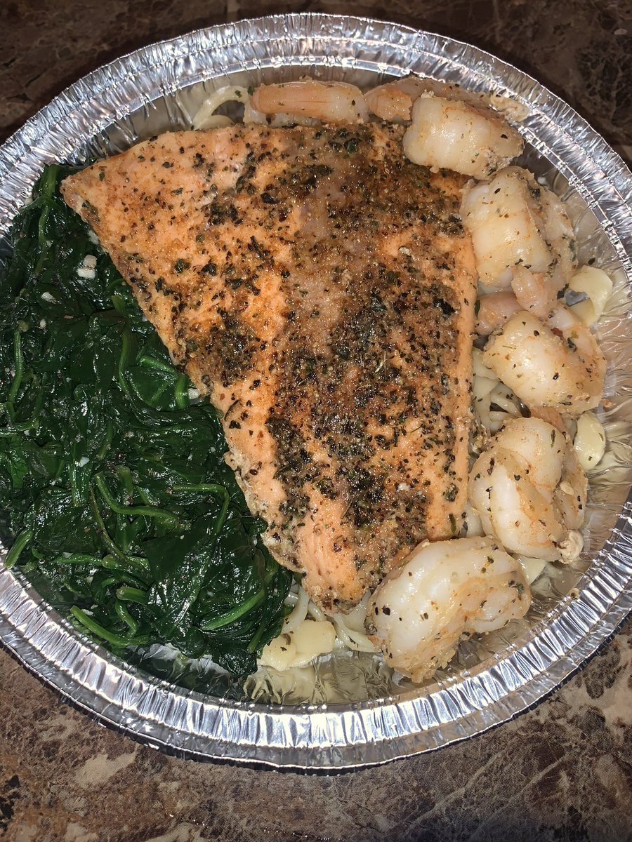 OpenKitchen3's tweet image. Thank you 2021. Looking forward to the moves I have set up for 2022. Just a young black man with a left hand. @CannonBeats215 #SwTopChef #ChefCannon #OpenKitchen215 #GourmetExcellence 💎💎💎