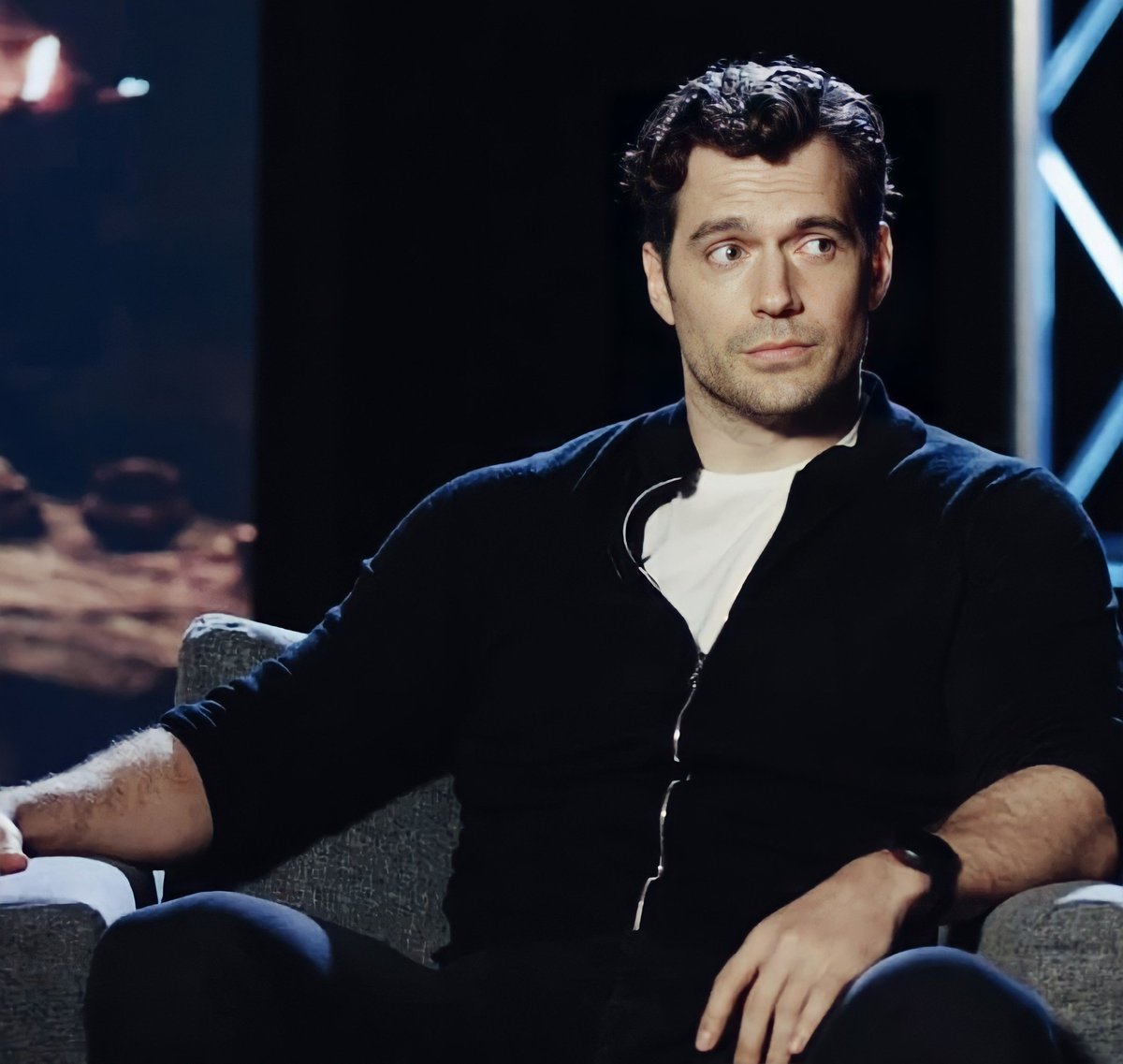 xenia_9755's tweet photo. Hes so gorgeous 🤤 #HenryCavill #witchercon #nowwatching https://t.co/V21Znf5qXj