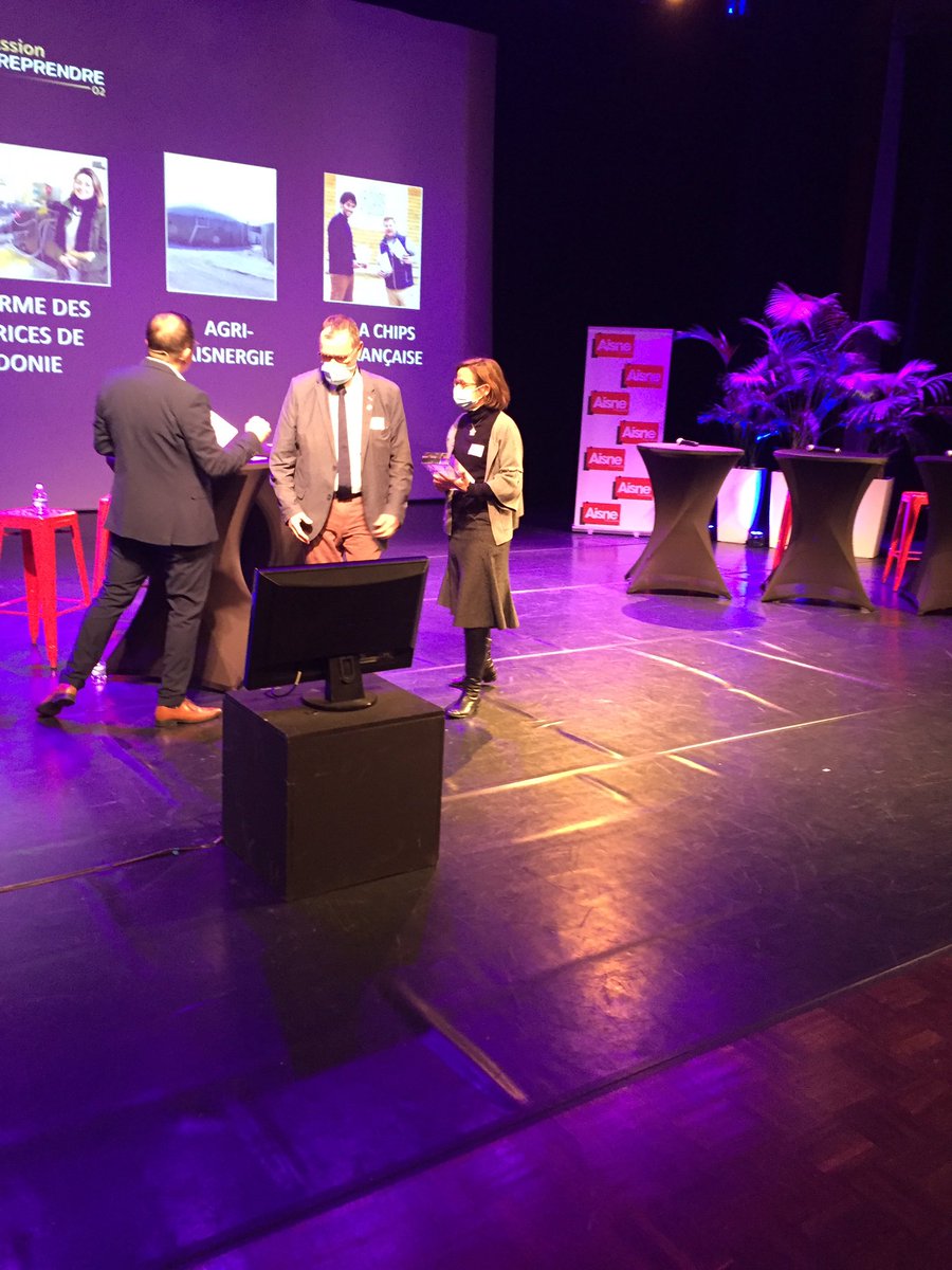 Chambagri_02's tweet photo. Remise du #TropheesdelaPerformance02 catégorie Diversification a Antoinette Sainte Beuve pour Agri Aisnenergie. 👏👏👏@CCIAisne @UnionArdennais @aisnenouvelle https://t.co/Qhzn1fJEna