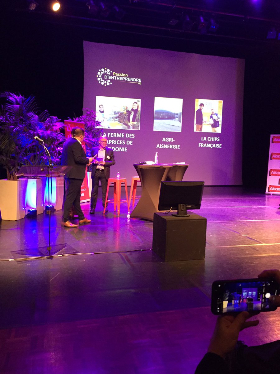 Chambagri_02's tweet photo. Remise du #TropheesdelaPerformance02 catégorie Diversification a Antoinette Sainte Beuve pour Agri Aisnenergie. 👏👏👏@CCIAisne @UnionArdennais @aisnenouvelle https://t.co/Qhzn1fJEna