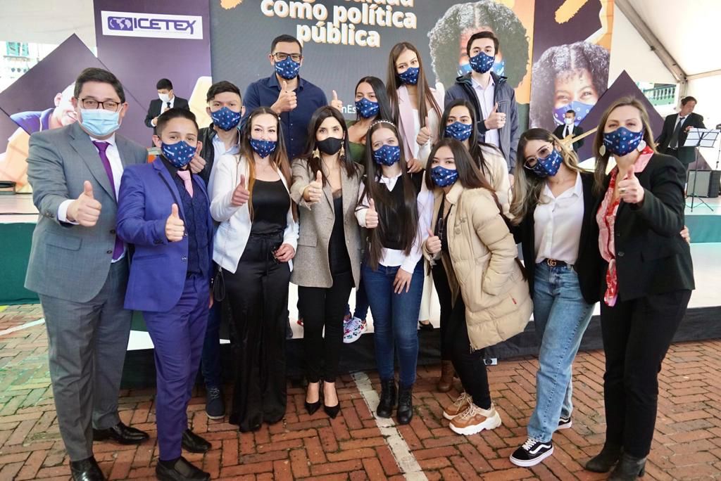 Mineducacion's tweet photo. #Comunicado | El Gobierno del Presidente Iván Duque fortalece a la Educación Superior con más beneficios para el acceso y la permanencia >> https://t.co/Jy56AYUBnR https://t.co/qqdVV0gEa1