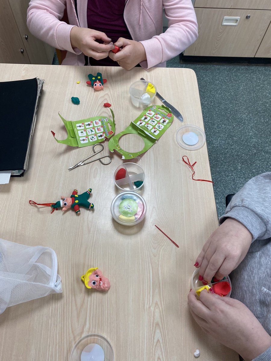 A festive twist for upper limb group this week <a href="/RFL_NRC/">RFNeuroRehabCentre</a>