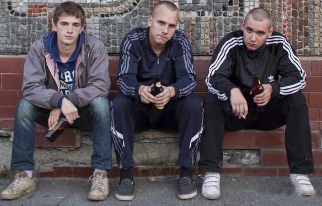 парни гопота. 3 гопника. гопники субкультура. поцыки гопники. молодые гопники.