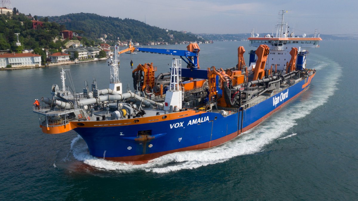 harwichhaven's tweet image. The trailing hopper dredger Vox Amalia arrives in #Harwich tomorrow to join our £120 million Harbour improvement project shorturl.at/uBRV0 @TeamVanOord @BoskalisWessie
