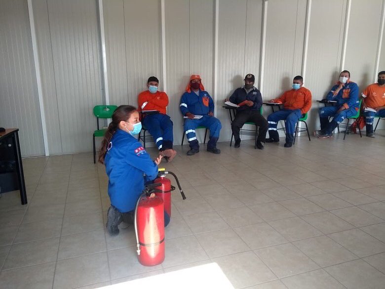 pcmqro's tweet photo. El día de ayer impartimos #CursoIntegral de #ProtecciónCivil a personal del Sindicato de Trabajadores al Servicio del Municipio de Querétaro. ⛑🧯
Más información ℹ️ https://t.co/0wkQT7ZY7P https://t.co/6TSV2gfn7y