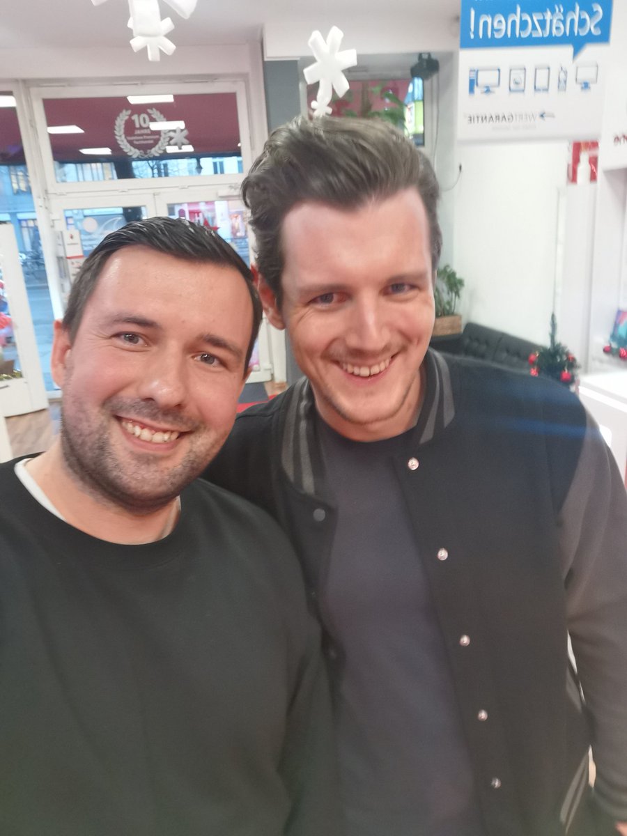 Vor zig Jahren und vor seiner Streamkarriere, haben wir uns über die Hearthstone ladder kennengelernt und ein wenig gezockt.

Wie der Zufall es so wollte, habe ich den feinen Kerl Heute getroffen🤩
Wie klein die Welt doch ist! 

<a href="/coL_superjj102/">Jan Janssen</a>