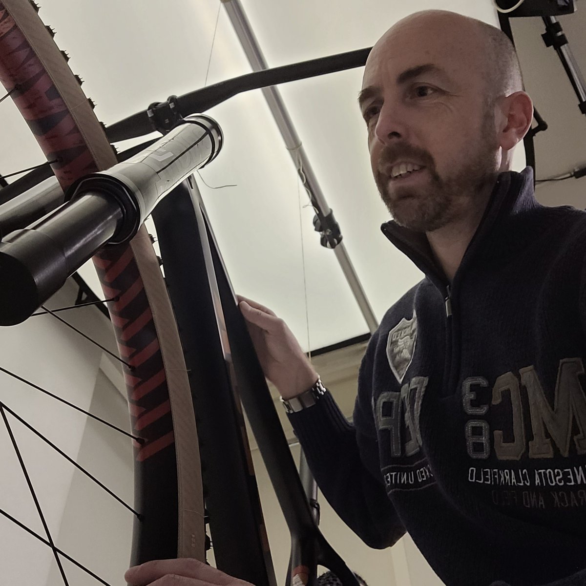 Vandaag bezig geweest in de studio met productfotografie. Mooie mountainbike frames in vrijstaand in verschillende posities.