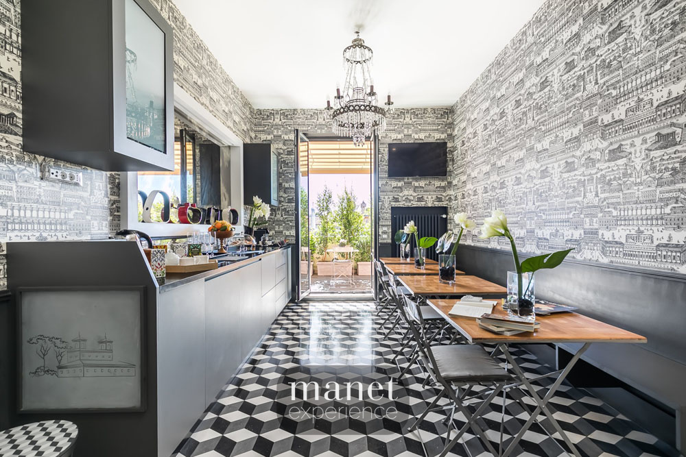 Official_Manet's tweet photo. 🛫If you're traveling to Rome and want to breathe the Eternal City's most intimate atmosphere you can't miss a stay at @RaritySuites , a very special place!✨
📲Manet #digitalconcierge is part of the experience here of course!
#manetmobile #manetexperience #rome #suite #luxury https://t.co/5tIgpmXyXZ