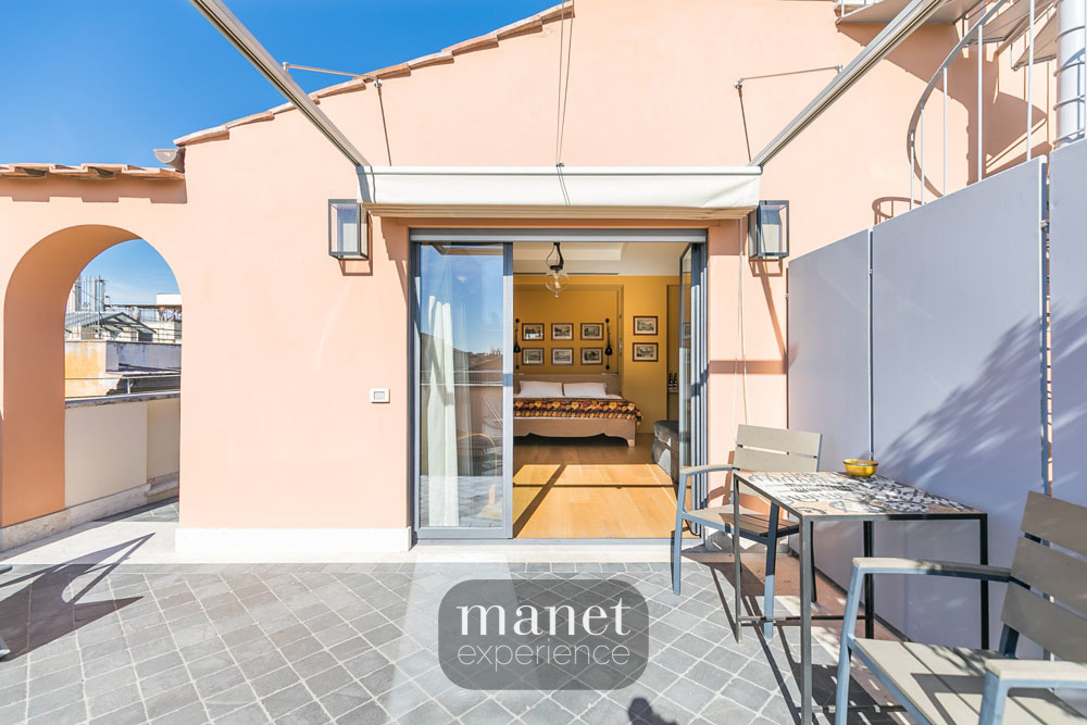Official_Manet's tweet photo. 🛫If you're traveling to Rome and want to breathe the Eternal City's most intimate atmosphere you can't miss a stay at @RaritySuites , a very special place!✨
📲Manet #digitalconcierge is part of the experience here of course!
#manetmobile #manetexperience #rome #suite #luxury https://t.co/5tIgpmXyXZ