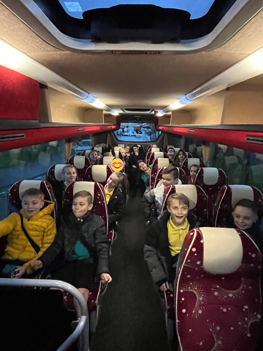 MrsWilliamsPYP's tweet photo. Diwrnod penigamp yn Theatr y Sherman yn gwylio ‘A Christmas Carol’.  Diolch Blwyddyn 4 a Blwyddyn 6 am ymddygiad ffantastig ac am eich cwmni ✨ #cyffromyndarybws #scrooge

@MissGwynPYP @YsgolPenyPil @ShermanTheatre https://t.co/gCfQ6uIjxl