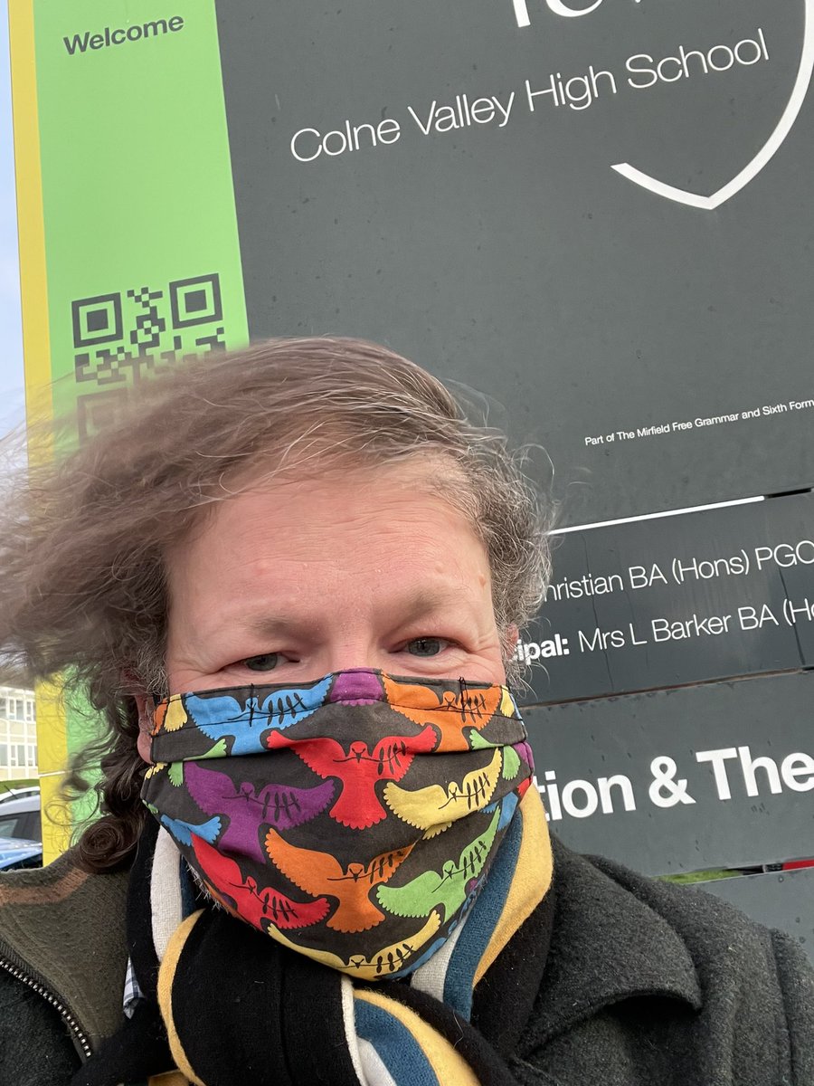 GreenheadSociol's tweet photo. Mark travelled up to @ColneValleyHigh to tell year 11s about sociology at @GreenheadCol . Whilst there he met a great bunch of prospective students. Some stayed behind and asked questions about A level studies. Lovely way to spend an afternoon. https://t.co/h266dA3f64