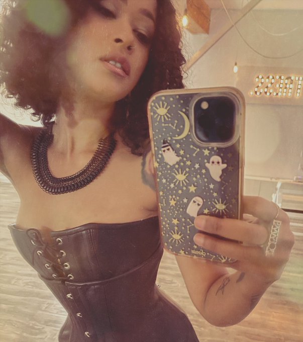 I&rsquo;ve been in such a mood lately.. 😈💦 https://t.co/VYop0gGQ9g<a href="/tag/yesmistress"class="tags"><span>#yesmistress</span></a>