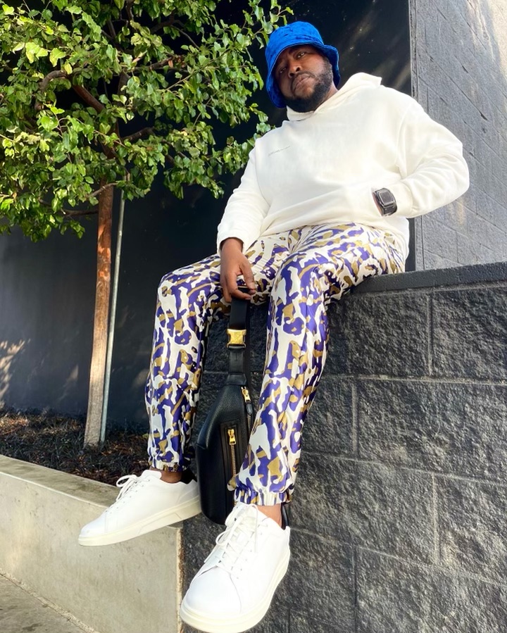 doitlegendary's tweet image. Our limited edition Abstract Animal silk pants &amp;amp; Midnight Blue crushed velvet bucket hat. Available now!

Legendsofcreativity.com

#LegendsOfCreativity #Unisex #luxury #EverydayWear
#CrushedVelvet #BucketHat #Doitlegendary