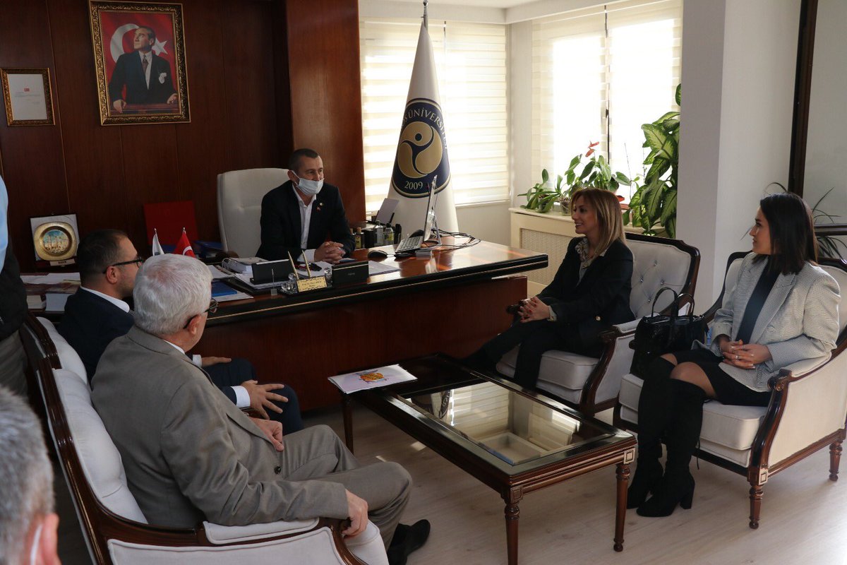 mersinkargem's tweet photo. ''Kariyer Mersin''projesi kapsamında yürütme kurulu ile Toros Üniversitesi rektörü Prof. Dr. Ömer ARIÖZ’ü ziyaret ettik. Misafirperverlikleri için rektör hocamız Prof. Dr. Ömer ARIÖZ’e ve Toros Üniversitesi’ne teşekkürlerimizi sunarız. 
@nznsener @aliihsansu_ @AdemKoca46 https://t.co/WEEzBG7qwU