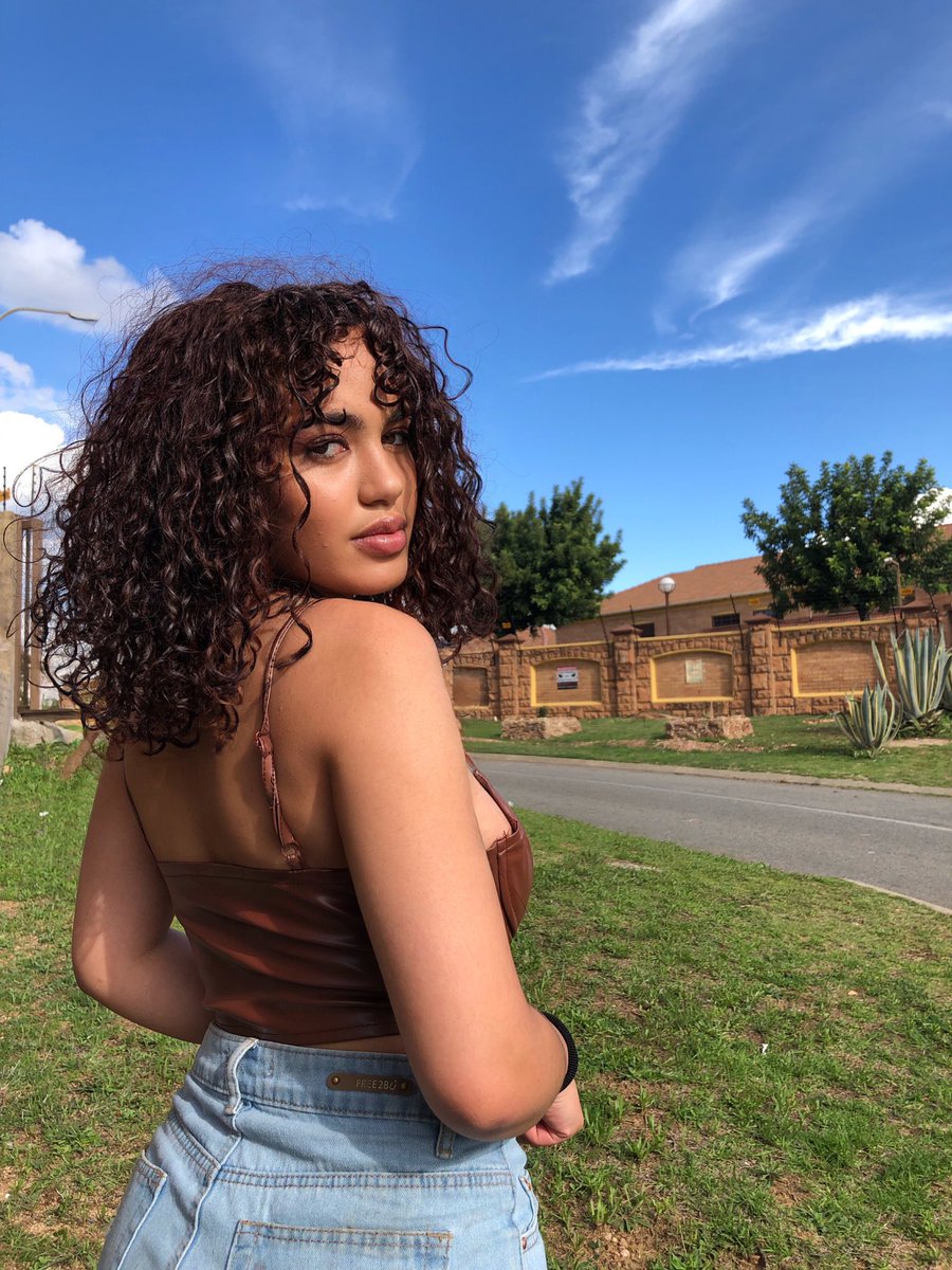 _Neldaaaa's tweet photo. posting these everywhere because i’m inlove with them ✋🏼 https://t.co/HnGrWYIFNg