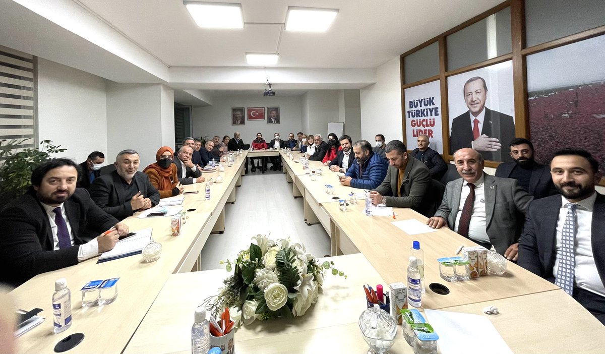 Ataşehir İlçe yürütme ve yönetim kurulu toplantılarımızı gerçekleştirdik.

Her hafta mutad yapılan toplantılarımızda; önceki hafta ki çalışmalarımızı,önümüzdeki hafta ve ay içerisindeki faaliyetlerimizi müzakere ediyoruz.

Teşkilat; her şartta ayaktadır

Mesele MEMLEKET meselesi