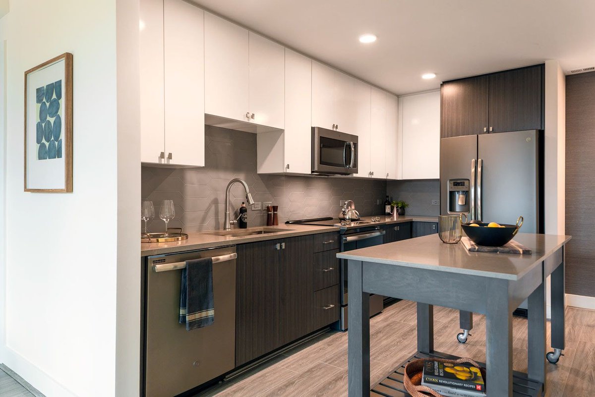 What’s cooking, good looking? 🍳With a kitchen like this, you can whip up just about anything. Explore our floor plans: bit.ly/3352Jm5