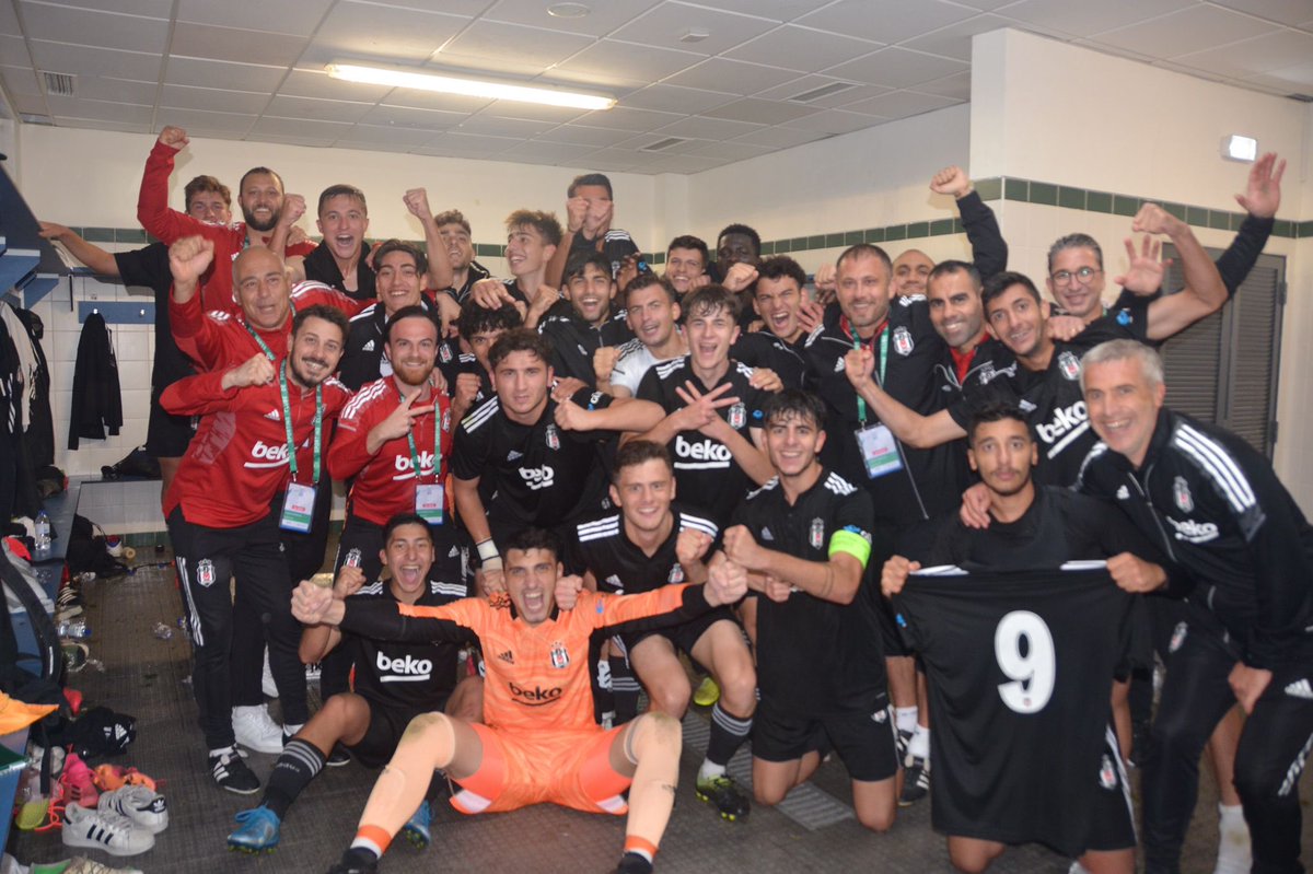 Önder Karaveli (@karavelionder) on Twitter photo UEFA Youth League hepimiz için öğrenme fırsatıydı.Kaybederken de kazandığımızda da öğrenmeye ve gelişmeye odaklandık.Bu ülkenin gençleri doğru imkanlara kavuştuğunda çok daha iyi olacaklar.İnanmaya,güvenmeye ve çalışmaya devam🙏 <a href="/BjkAkademi/">Beşiktaş JK Futbol Akademisi</a> UEFA Youth League hepimiz için öğrenme fırsatıydı.Kaybederken de kazandığımızda da öğrenmeye ve gelişmeye odaklandık.Bu ülkenin gençleri doğru imkanlara kavuştuğunda çok daha iyi olacaklar.İnanmaya,güvenmeye ve çalışmaya devam🙏 <a href="/BjkAkademi/">Beşiktaş JK Futbol Akademisi</a>