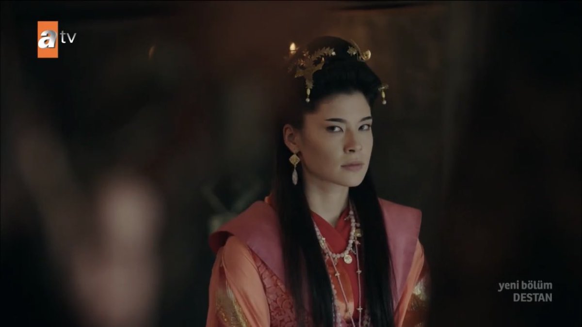 Güzel hatunları sorgulamam Çin pitonu zehirli bakışını atmış  #DestanDizisi