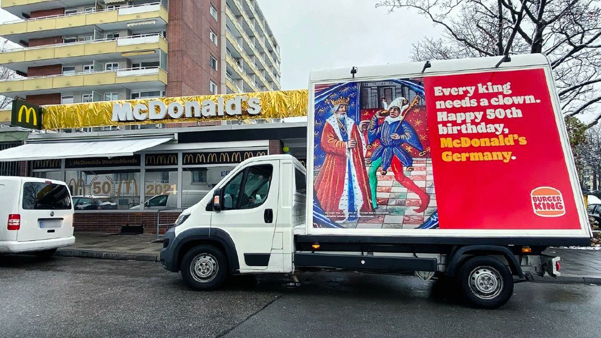 Burger King fête à sa manière les 50 ans des restaurants Mc Donald's en Allemagne. #communication