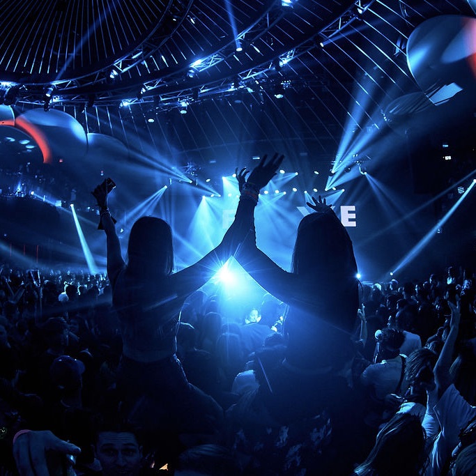 Shoot your shot and tag the  rave bae you want to go to Solaris with in the comments