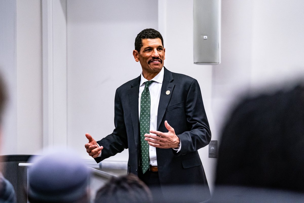 CSUFootball's tweet image. Coach, 𝗧𝗲𝗮𝗺
Team, 𝗖𝗼𝗮𝗰𝗵. 🤝
