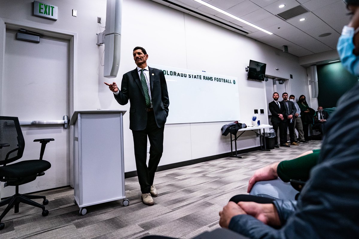 CSUFootball's tweet image. Coach, 𝗧𝗲𝗮𝗺
Team, 𝗖𝗼𝗮𝗰𝗵. 🤝