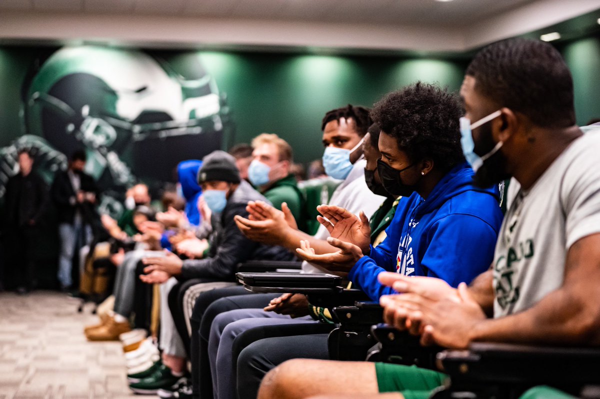CSUFootball's tweet image. Coach, 𝗧𝗲𝗮𝗺
Team, 𝗖𝗼𝗮𝗰𝗵. 🤝