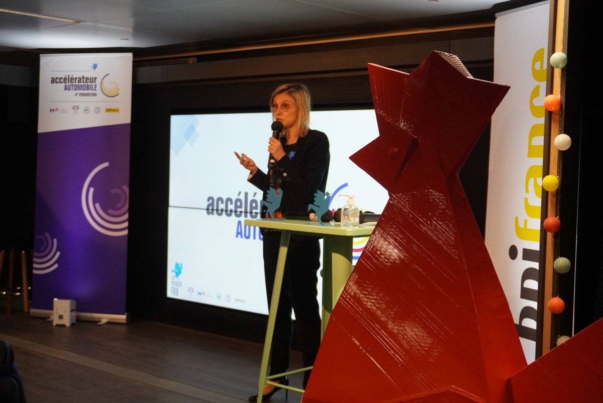 Les années à venir seront décisives pour la transition de la filière automobile. Les accélérateurs <a href="/Bpifrance/">Bpifrance</a> <a href="/PFA_auto/">Plateforme automobile</a>, dont j'ai lancé la 4e promotion ce soir à <a href="/joinstationf/">STATION F</a>, permettent de créer une dynamique de collaboration ultra positive au sein de l'écosystème #automobile.