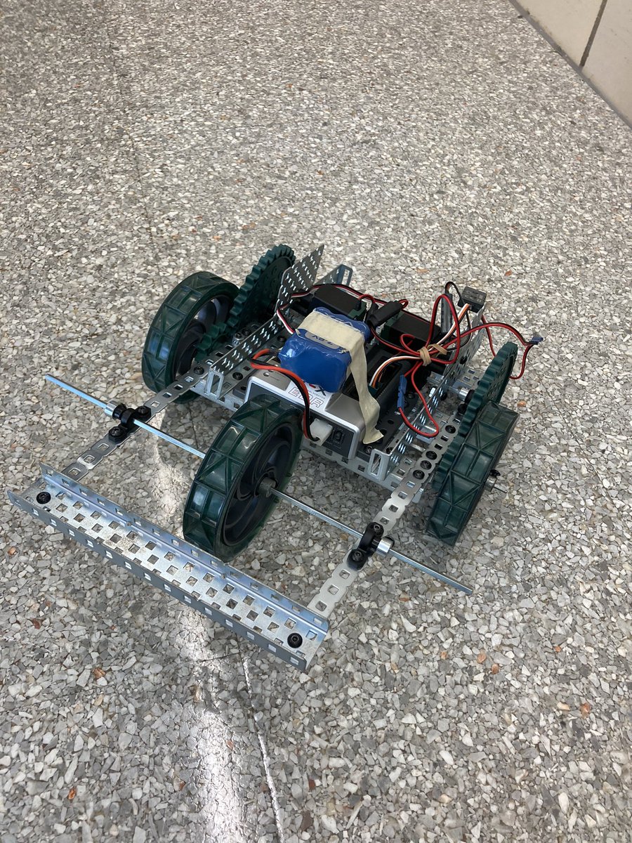 Student cranking out gear ratios <a href="/GunstonTechEd/">Topher Paterno</a> in the <a href="/APSGunston/">APSGunston</a> Garden! <a href="/spnramirez/">WramirezSPN</a> <a href="/khethiwe_hudson/">Khethiwe Hudson</a>