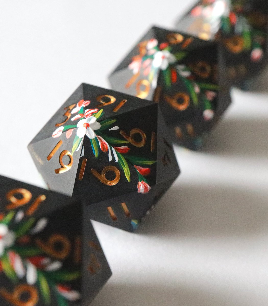 GIVEAWAY! 🌼🌿 The 4th of several giveaways this holiday season! Winner will receive a Fey Illuminations single d20! Ends Dec 13 at 12 PM PT. To enter: 1. Follow me 2. Like + RT this post I'm also giving away a second d20 on Instagram! instagram.com/everythingdice #dnd #ttrpg #dice