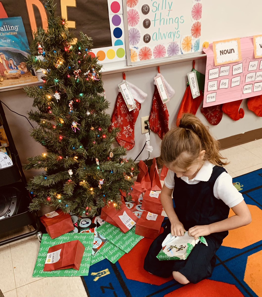 1stRca's tweet photo. @RossvilleAcad 1st grade loves  opening and reading a new Christmas book every day in December. #RCAlearns https://t.co/PEBqozk66z