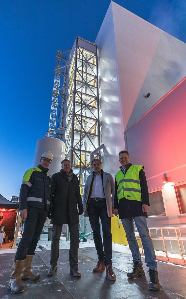 BioenergyIntl's tweet photo. Sweden: 2 months ago, Setra Group &amp; @PreemSverige JV Pyrocell produced its 1st #biomass #pyrolysisoil (https://t.co/LPQjA7ymej). The @BTG_BTL first-of-its-kind plant in SE has been inaugurated at a ceremony (Dec. 7) officiated by stakeholders, suppliers &amp; dignitaries (at -15 C). https://t.co/gxntmLaDHi