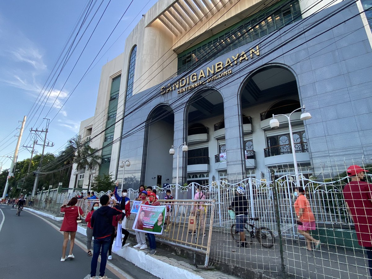 rapplerdotcom's tweet photo. Supporters of Bongbong Marcos and Sara Duterte converge in front of COA and anti-graft court Sandiganbayan for a QC caravan. It is also a local elections caravan for mayoral candidate Mike Defensor. Senatorial candidates Larry Gadon and Rodante Marcoleta here. | via @lianbuan https://t.co/2GvF89pG9L
