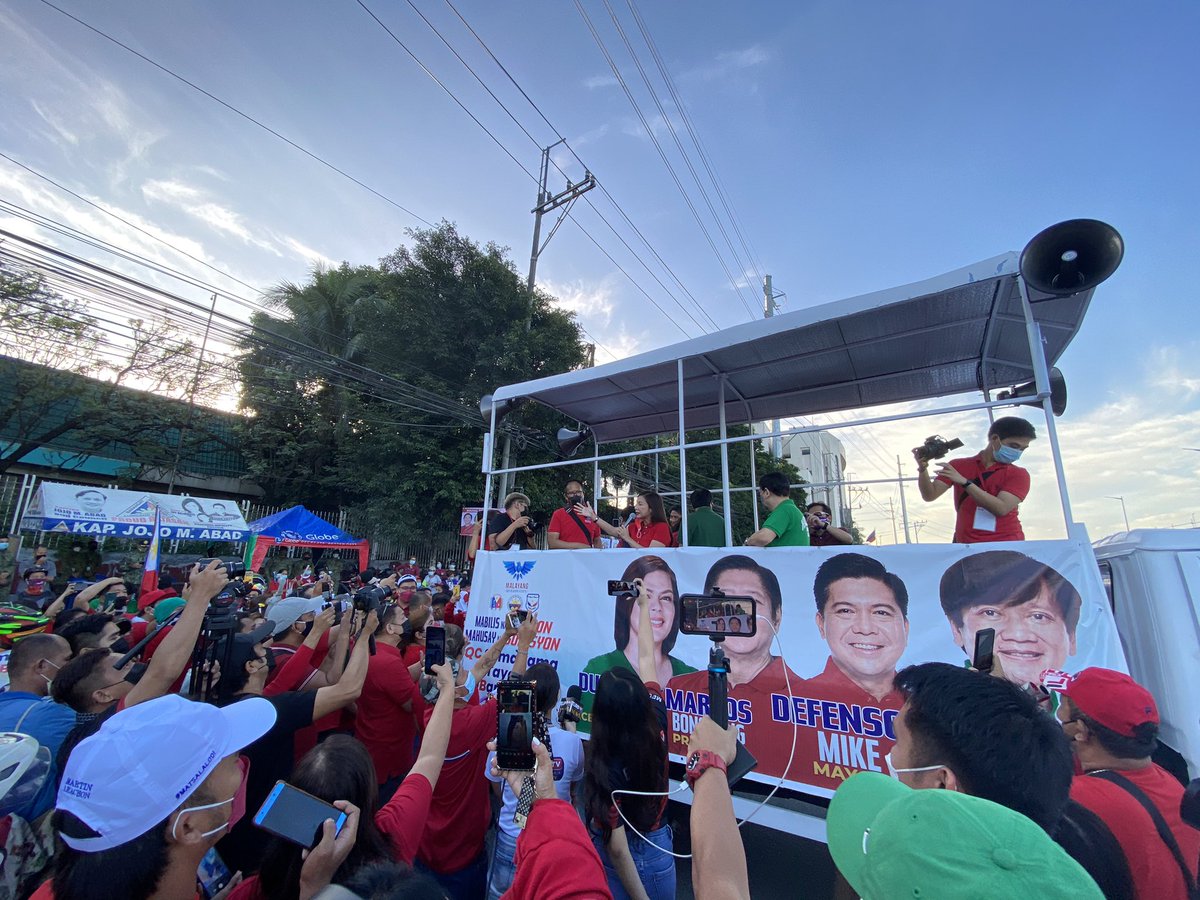 rapplerdotcom's tweet photo. Supporters of Bongbong Marcos and Sara Duterte converge in front of COA and anti-graft court Sandiganbayan for a QC caravan. It is also a local elections caravan for mayoral candidate Mike Defensor. Senatorial candidates Larry Gadon and Rodante Marcoleta here. | via @lianbuan https://t.co/2GvF89pG9L