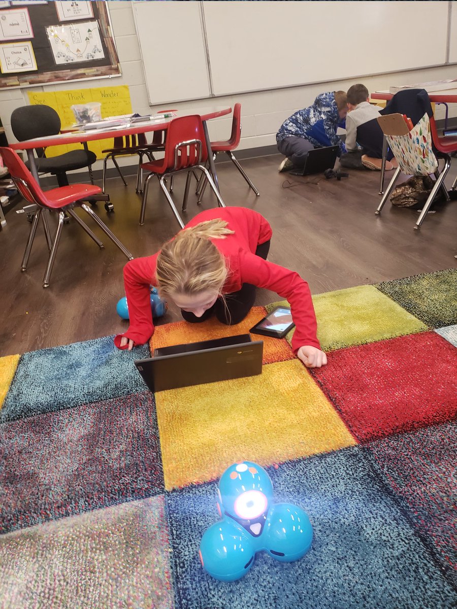 mhuke02's tweet photo. We had a 10 tiger paw party today and some students chose to try out our new dash robots. https://t.co/85F8mZsvvj