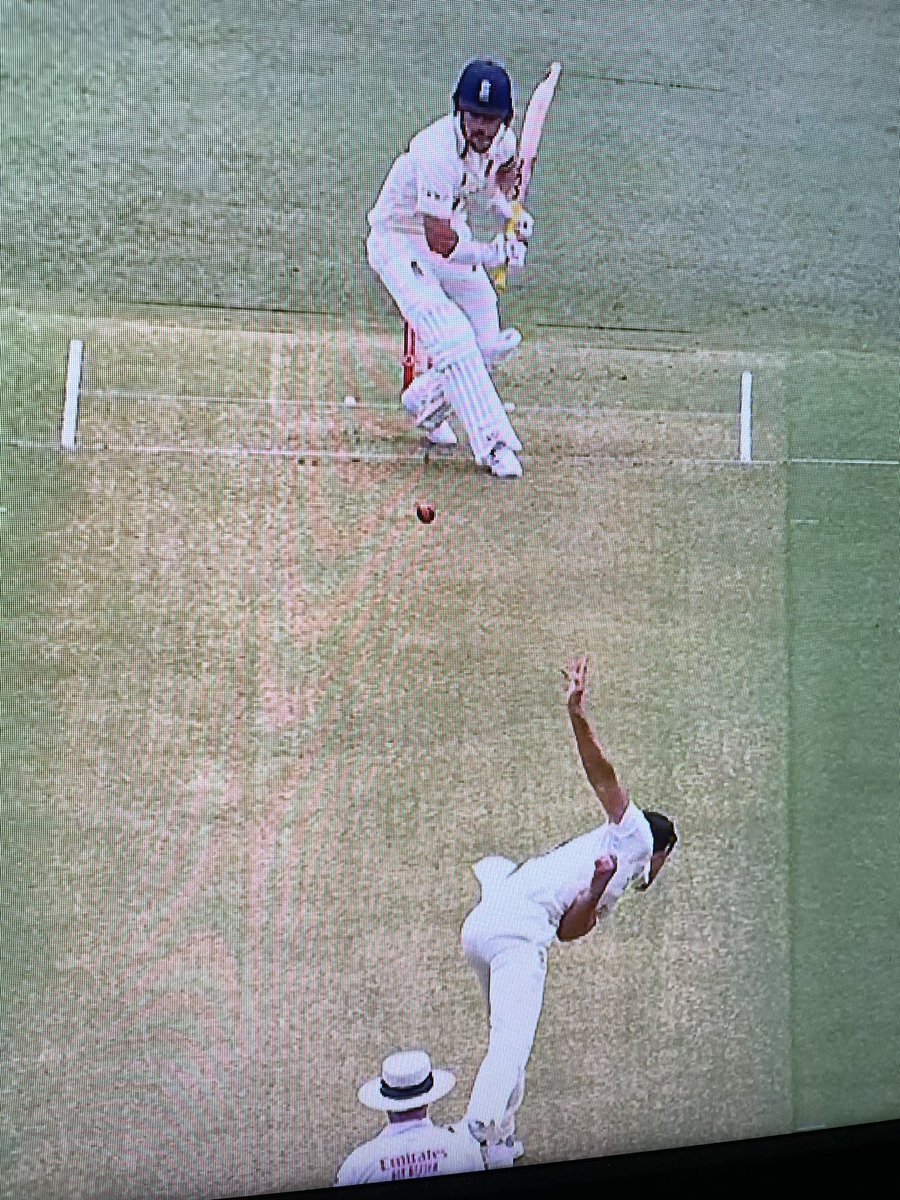 theanalyst's tweet photo. A golden duck can happen to anybody but you’ve got to wonder about the front foot position here. #ashes https://t.co/f3fGQeIMrd