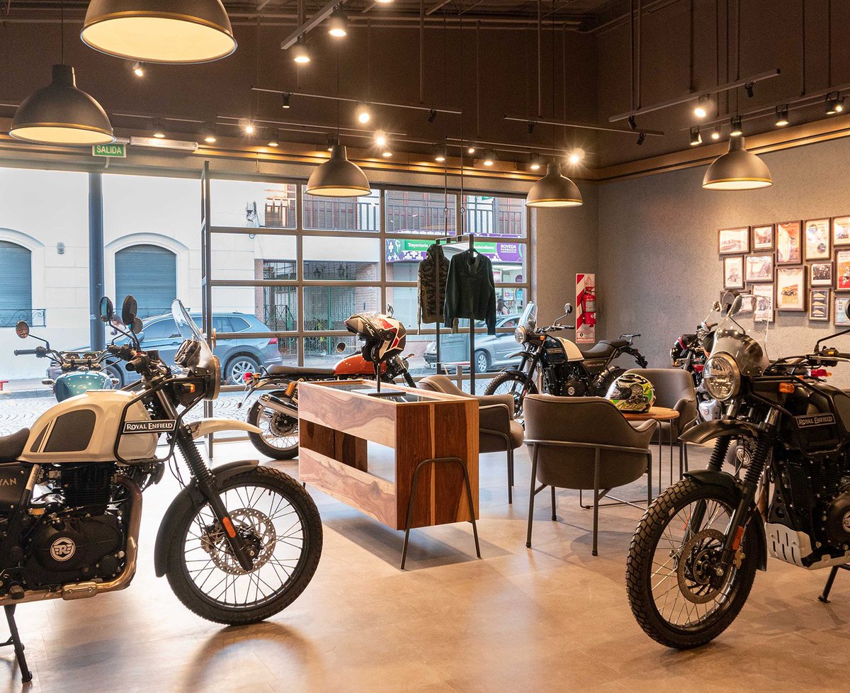 autoescanertv's tweet photo. #RoyalEnfield inauguró su duodécimo concesionario en el país, ubicado en la ciudad de Tandil, provincia de Buenos Aires. Contará con un moderno taller para el servicio postventa y los modelos Interceptor, Continental GT y la nueva Himalayan BS6 nacional. @royalenfield https://t.co/7Zp3Z3y3lT